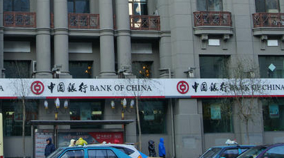 银行橱窗方案，吊式双面广告机